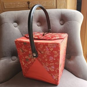 Fortune Cookie red four-fold hand box, no name